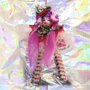 Muñeca decorativa hecha a mano.